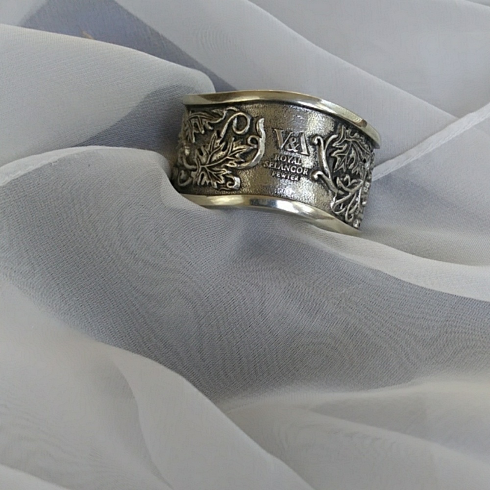 ROYAL SELANGOR Pewter Drip Ring William Morris